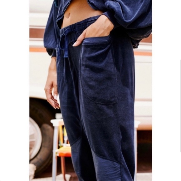 FP Movement Let It Go velour set - Picture 5 of 7